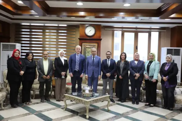 محافظ المنيا يلتقي وفد المشروع الكندي لدعم المرأة ويؤكد استمرار التعاون لتحقيق الاستدامة