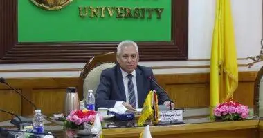 رئيس جامعة المنيا يهنئ عمداء كليات العلوم ودار العلوم والتربية للطفولة المبكرة الجدد بعد صدور القرار الجمهوري