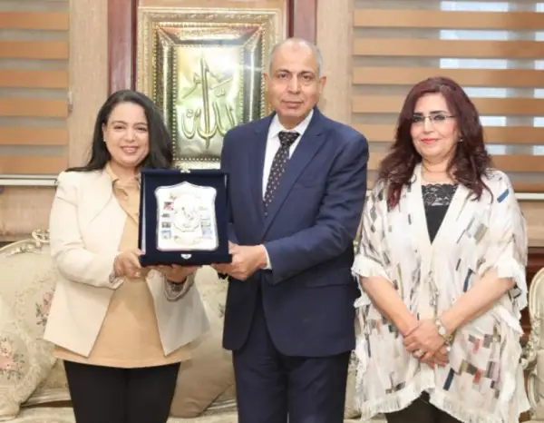 محافظ المنيا يُكرم مديرة مستشفى الرمد ويُعلن صرف حافز إثابة للعاملين تقديرًا لنجاح جراحات زراعة القرنية