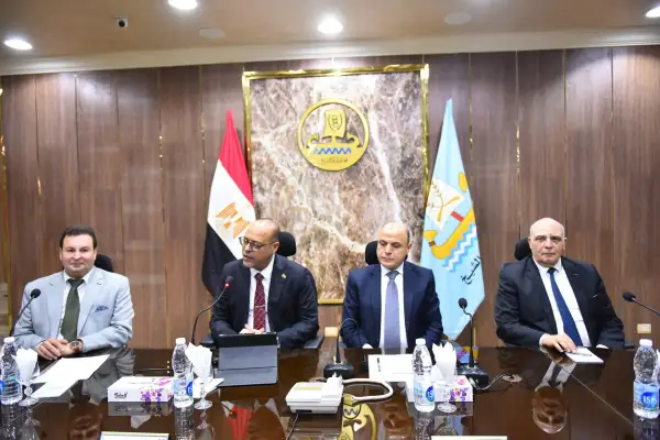 وزير العمل ومحافظ كفر الشيخ يسلّمان عقود عمل لذوي الهمم وشهادات تدريب مهني ضمن جهود دعم سوق العمل
