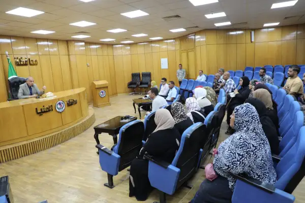محافظ المنيا يوجّه بإخلاء عمارة آيلة للسقوط بمنطقة الحبشي ويوفّر سكنًا بديلًا ودعمًا ماليًا عاجلًا للمواطنين