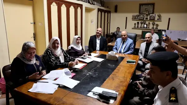 من داخل غرفة العمليات.. محافظ المنيا ووزير التعليم يتابعان امتحانات الثانوية العامة بالفيديو كونفرانس ويؤكدان: لا تهاون في الانضباط وتأمين اللجان