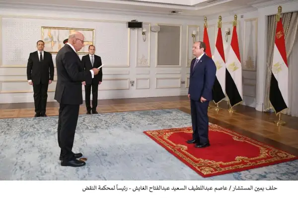 الرئيس عبد الفتاح السيسي يشهد أداء اليمين لرؤساء الجهات والهيئات القضائية ويمنحهم أوسمة الجمهورية